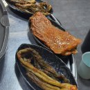 이신돈해물삼합 | 건대 노포 분위기의 김치 맛도리 삼합집 이신돈 해물삼합 방문후기