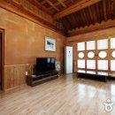 나비랑 한옥 이미지