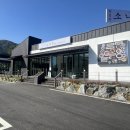 한정식 소나무 앞 이미지