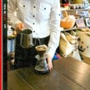 커피와 책이 있는 이미지