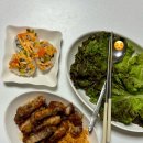 엉망진창 떡볶이 로고