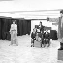 연극 <예외와 관습> 이미지