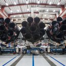 SpaceX는 세계에서 가장 강력한 로켓을 선보이고 테슬라를 태양계에 보냅니다. 이미지