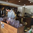 화랑초교 | 경주 카페 추천: 40가지 원두를 직접 볶는 핸드드립 전문점 '꼬푸' 후기