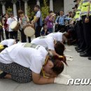 세월호 유가족 울리는 막말과 왜곡, 방치하는 것도 잘못이다 이미지