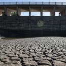 파나마 운하도 마른다, 중남미 100년 만 최악 가뭄에 시름 (배가 바닥에 닿는 상황) 이미지