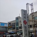 검단 닐리리 손칼국수에서는 닭육수가 정말 진해요
