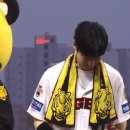 시구 &amp; 시타 하는 이제훈 &amp; 배유람 이미지