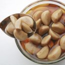 식사 때 마늘 몇 개 곁들이면...위 건강 증진에 좋은 식품 11가지 이미지