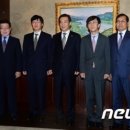 한은 총재·학계 인사 '반등 주택경기, 가계빚 급증 연결우려' 이미지