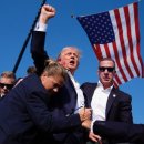 Moment gunman opens fires at Donald Trump rally 이미지