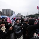 보수집회서 태극기 든 2030 &#34;난 국힘 지지, 보수 아니다&#34; 이미지