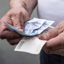 65세 이상 연금 수령자 절반, 월 50만 원도 못 받는다 이미지