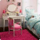 분홍빛러그카펫이 있는 침실~ 이미지