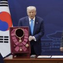 트럼프 “내 훈장 어딨냐, 빨리 전용기에 실어라” 이미지