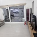 숲속의 하얀집 이미지