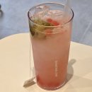 댄싱컵백병원점 | 댄싱컵 메뉴 핑크 리치 캐모마일티 상큼 달콤한 봄의 음료