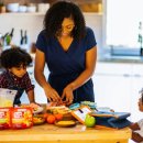 가족과 함께하는 홈쿠킹 이미지