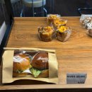 위례대로 | 위례 베이커리카페 추천 편안한 무드의 라이브러리카페 커도의 서재 후기