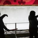 문이 열리고 음악이 시작된다 이미지