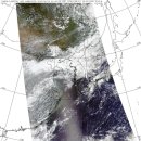 강한비구름에 덮힌 한반도. 호우경보및 호우주의보 발효. 이미지
