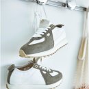 단아한 신발 이미지