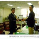 근로복지공단 하태수지사장님께 감사패를 전달하였습니다. 이미지