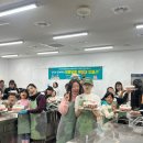 가족과 함께 케이크 만들기 이미지