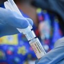 코로나19 재확산에···하루 동안 1만5000명 '우르르' 백신 접종한 이 나라﻿ 이미지