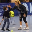 미녀 테니스 스타들과 포옹하는 벨라루스 대통령 - (Woziacki,Azarenka) 자선 테니스 경기 이미지