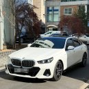 엄지모터스 | 🚘 [출고후기]“BMW 530i xDrive 출고기 – 4륜의 안정감과 실내 고급감, 완벽한 조합”