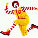 맥도날드 앞 버스정류장 이미지