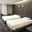 골든타워 앞(2) | 제주 호텔 골든데이지 서귀포오션:주차,조식,패밀리트윈