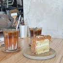 용산-179 | 용산 신상 카페 삼각지 라떼 맛집 올웨이즈어거스트로스터리 주말 웨이팅