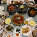 2002돼지마을식당 이미지