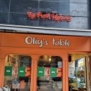 올리스 | [서울] 리코타치즈&amp;당근라페 조합 미쳤다! 리코타치킨당근라페 샌드위치 리얼 후기 올리스 테이블