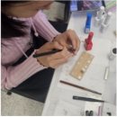 손끝에서 피어나는 네일아트 이미지