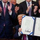 &#34;달러 지위 더 단단해진다&#34;…트럼프, 스테이블코인법 서명 이미지