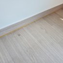 진주초장이지더원아파트 | 진주 초장이지더원 아파트 마루 걸레받이 금색 실리콘 교체 재시공