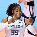 미소짓는 체육관 이미지