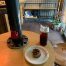 6996 | 대전 시청역 카페 컨베이어스 독특한 분위기에 한 번 반하고 커피 맛에 두 번 반한 곳