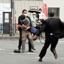 NHK “아베 전 총리, 심폐 정지… 유세 중 산탄총 맞아” 이미지