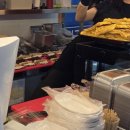 강남역 8번출구 앞 | “떡볶이 앞에선 소심한 나도… 강남역 8번 출구의 소확행”