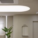 따뜻한 정신건강의학과의원 | 라운드 구조와 따뜻한 톤이 돋보이는 울산 오늘 정신건강의학과의원 병원 인테리어 사례