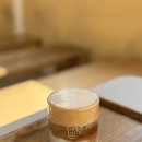 유월의 피크닉 | 회현역 유월커피 시그니처 라떼가 맛있는 로컬스티치 카페