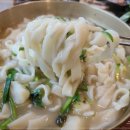 뜰안에 칼국수 이미지