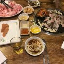 꿀꿀뒷고기 이미지