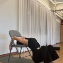 [위아요가/아차산역 요가]의자 하나로 척추·어깨·목까지 시원하게｜골반과 허리 커브를 함께 살리는 스트레칭 이미지