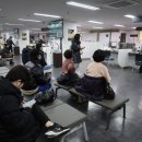 Young professionals squeezed as AI reshapes white-collar job AI의 사무직시장재편 이미지