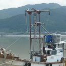 포구와 목선 이미지